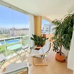 Bright With Terrace, Pool And 公寓