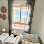Bright With Terrace, Pool And 公寓
