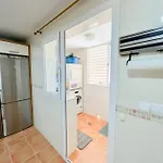 Bright With Terrace, Pool And 托雷莫利诺斯