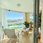 Bright With Terrace, Pool And 公寓