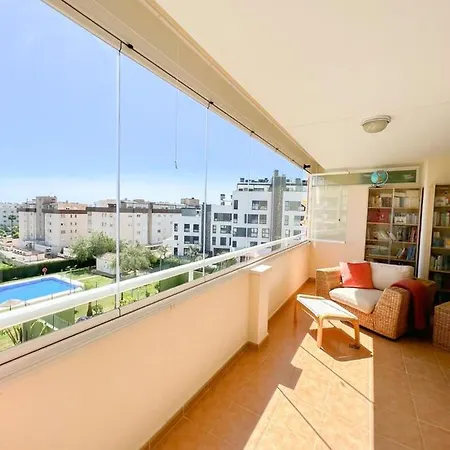 Apartment Bright With Terrace, Pool And