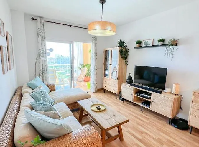Bright With Terrace, Pool And Apartmán Torremolinos